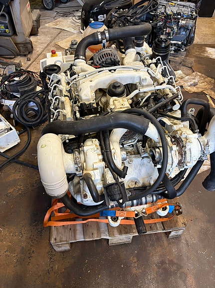 MERCRUISER VW MARINE  TDI 350 4,2 L350 hk V8 3 of 10