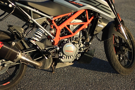 KTM 125 Duke 3 of 22
