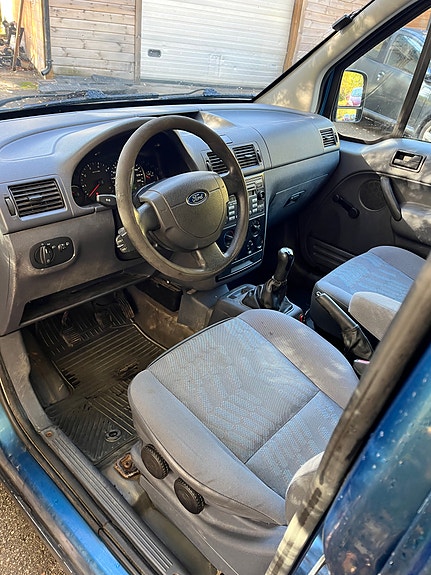 Ford Transit Connect 16 of 30