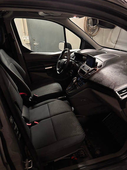 Ford Transit Connect 17 of 30