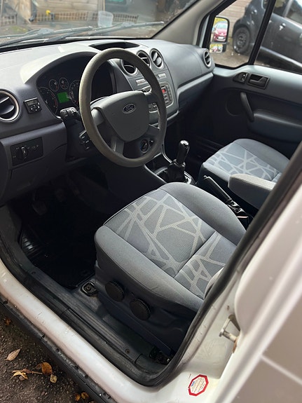 Ford Transit Connect 16 of 30