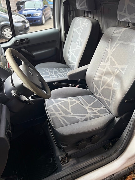 Ford Transit Connect 17 of 30