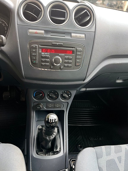 Ford Transit Connect 21 of 30
