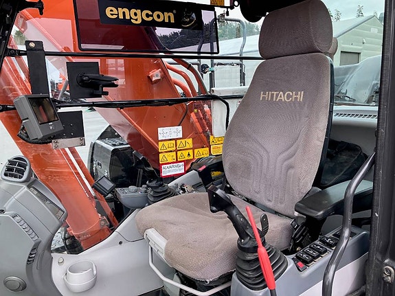 Hitachi ZX 210 LC-6 7 of 8