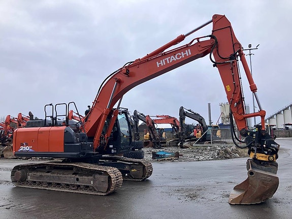 Hitachi ZX 210 LC-6 6 of 8