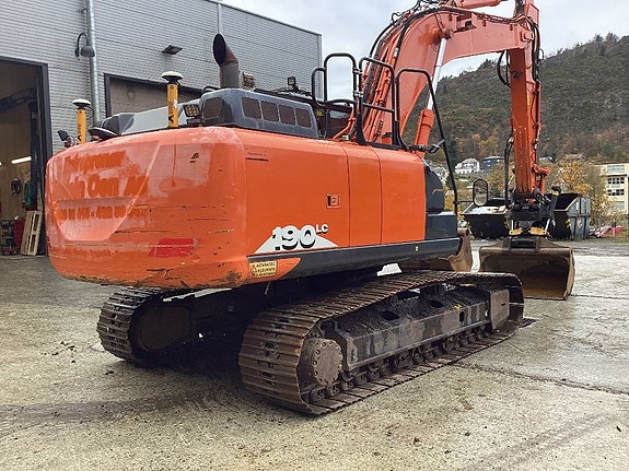 Hitachi ZX190LC-6 3 of 9