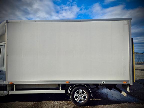 Ford Transit 350 L2 Chassis 6 of 21