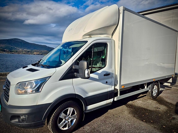 Ford Transit 350 L2 Chassis 2 of 21