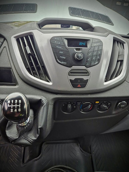 Ford Transit 350 L2 Chassis 12 of 21