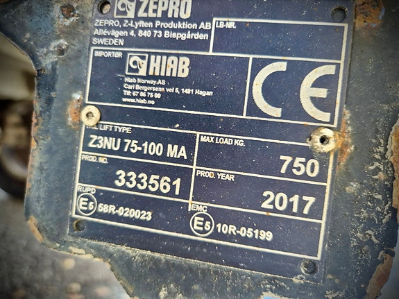 Ford Transit 350 L2 Chassis 9 of 21
