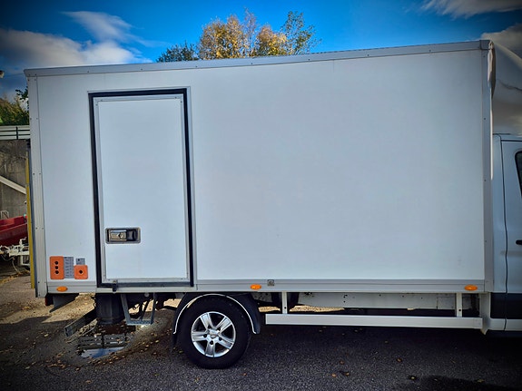 Ford Transit 350 L2 Chassis 5 of 21