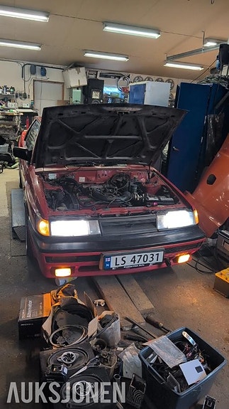 Nissan Sunny 23 of 30