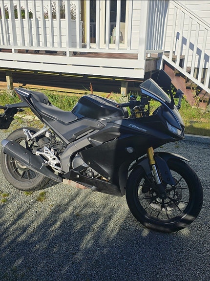 Yamaha YZF-R 125 3 of 4