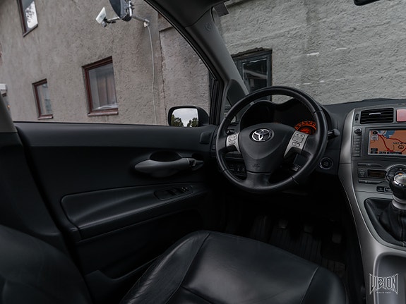 Toyota Auris 23 of 30