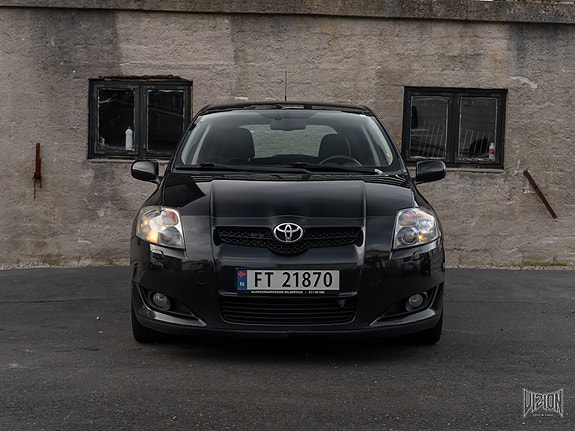 Toyota Auris 2 of 30