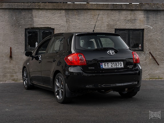 Toyota Auris 9 of 30