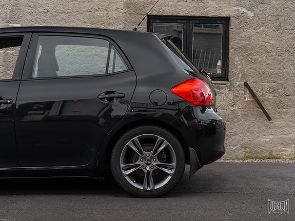 Toyota Auris 12 of 30
