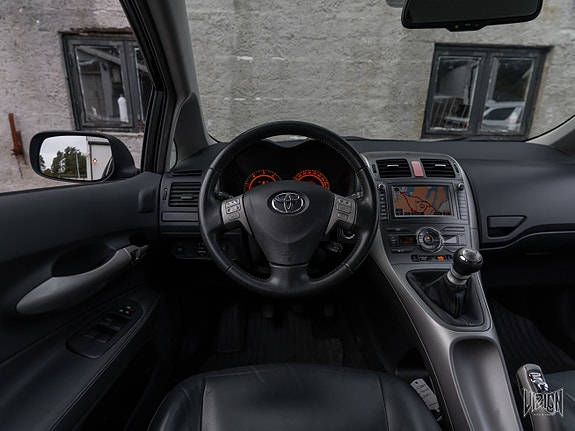 Toyota Auris 25 of 30