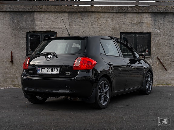 Toyota Auris 7 of 30