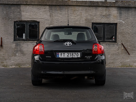 Toyota Auris 8 of 30
