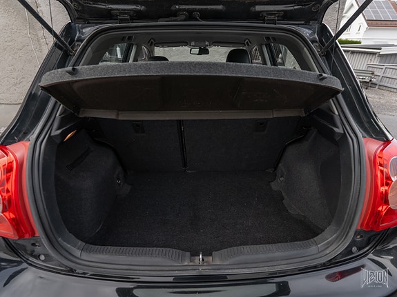 Toyota Auris 14 of 30