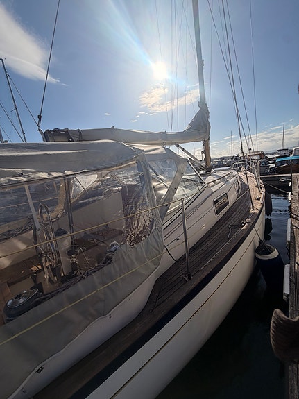 700 000 kr | Hallberg-Rassy Monsun 31 med 4 m båtplass på Strand 4 of 5