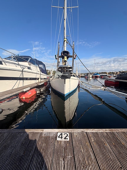 700 000 kr | Hallberg-Rassy Monsun 31 med 4 m båtplass på Strand 3 of 5