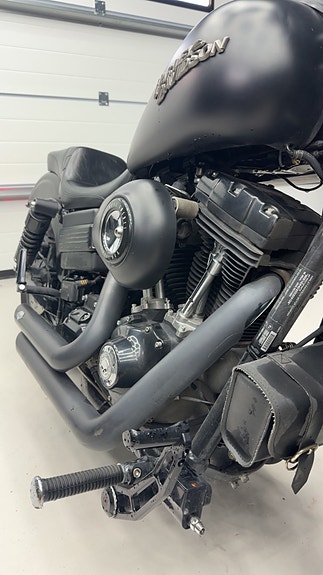 Harley-Davidson FXDB Dyna Street Bob 10 of 13