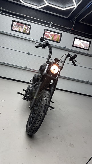 Harley-Davidson FXDB Dyna Street Bob 9 of 13