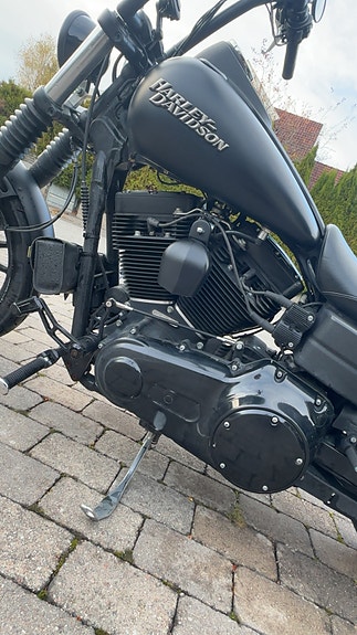 Harley-Davidson FXDB Dyna Street Bob 6 of 13
