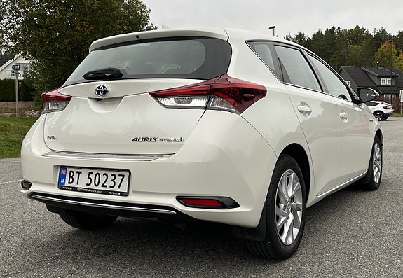Toyota Auris 5 of 30