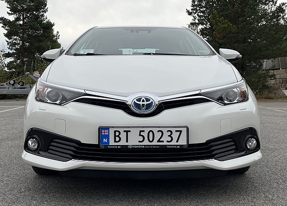 Toyota Auris 2 of 30