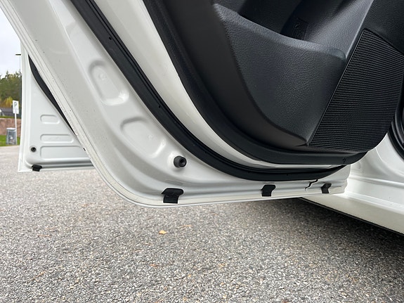 Toyota Auris 28 of 30