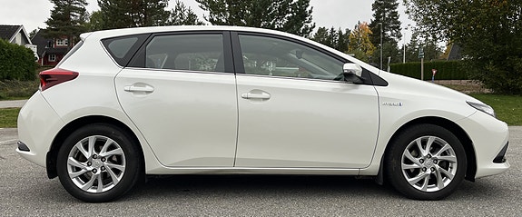 Toyota Auris 4 of 30