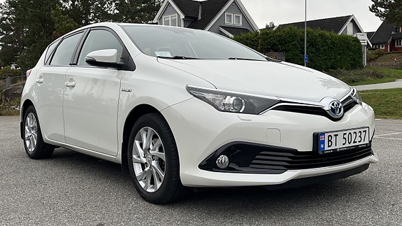 Toyota Auris 3 of 30