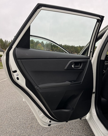 Toyota Auris 27 of 30