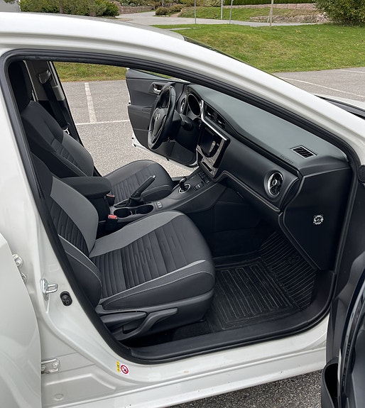 Toyota Auris 10 of 30