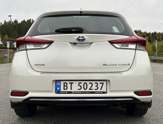 Toyota Auris 6 of 30