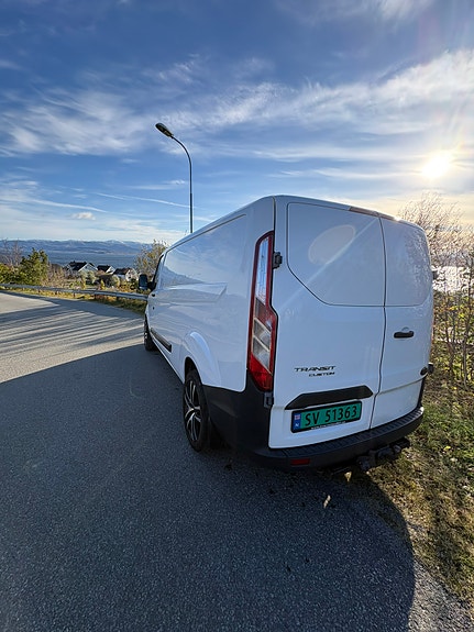 Ford Transit Custom 330L 3 of 17