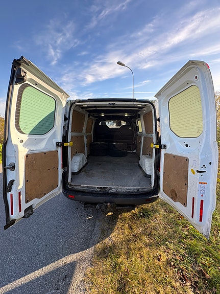Ford Transit Custom 330L 6 of 17