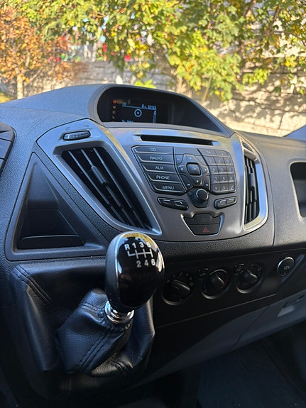 Ford Transit Custom 330L 12 of 17