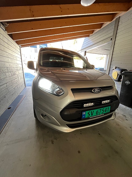 Ford Transit Connect 7 of 16