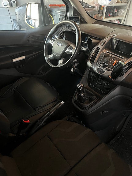 Ford Transit Connect 13 of 16