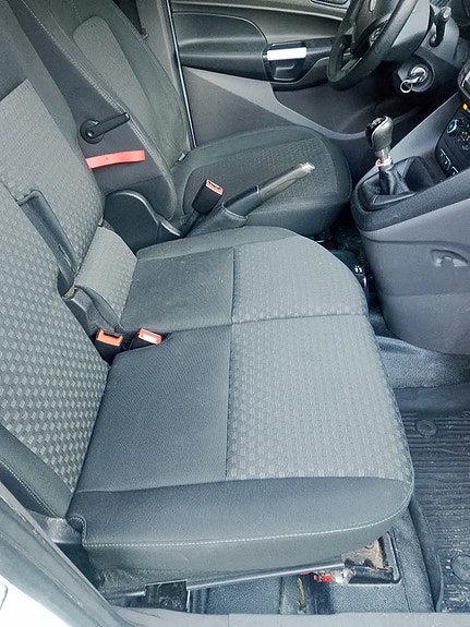 Ford Transit Connect 8 of 17