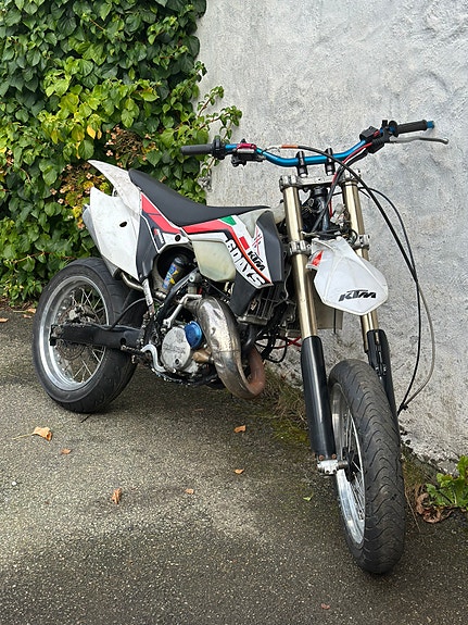 Husqvarna SM 125 2 of 6