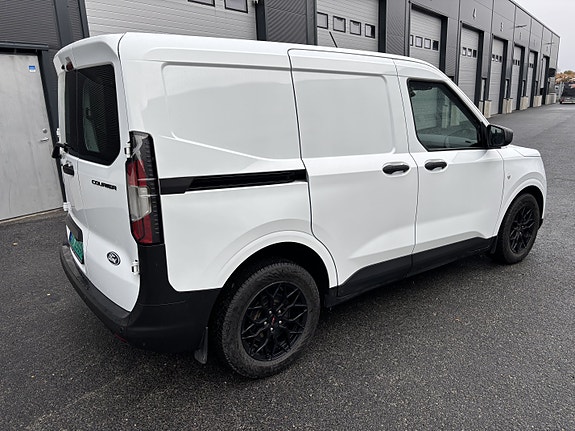 Ford Transit Courier 4 of 17