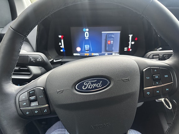 Ford Transit Courier 13 of 17
