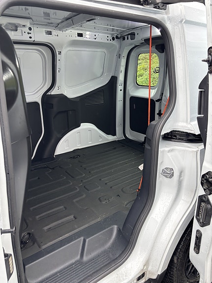 Ford Transit Courier 2 of 17