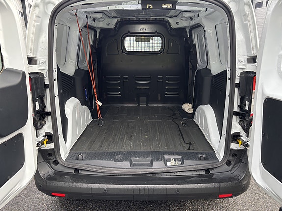 Ford Transit Courier 3 of 17