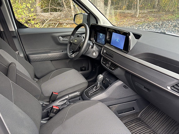 Ford Transit Courier 7 of 17